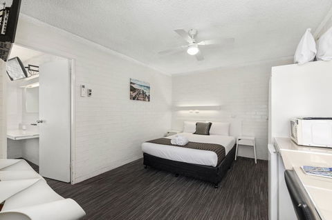Coastal Bay Motel - Accommodation Directory 16