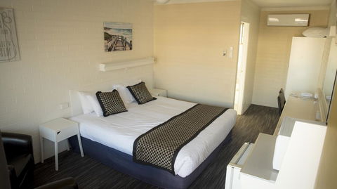 Coastal Bay Motel - Accommodation Directory 42