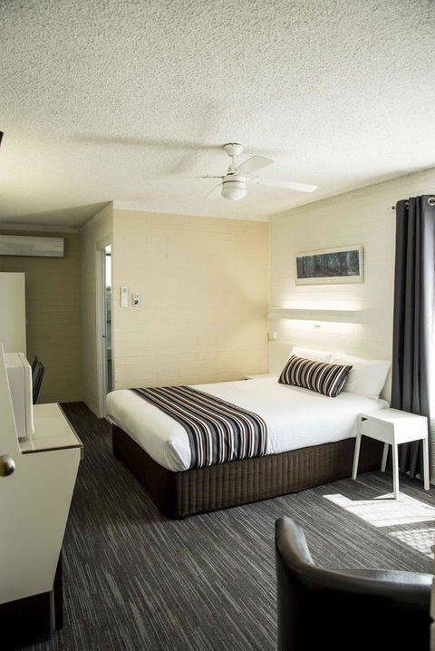 Coastal Bay Motel - Accommodation Directory 35