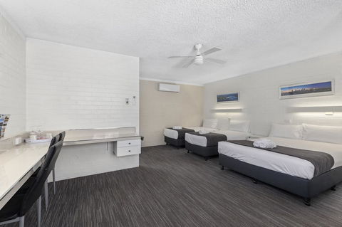 Coastal Bay Motel - Accommodation Directory 11