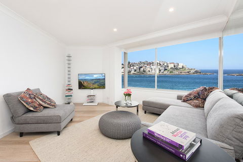 Right On Bondi - Accommodation Directory 0