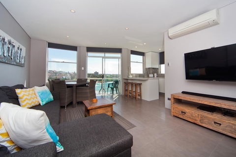 Gorgeous Coogee Views 2 Beds WT21 - Accommodation Directory 0