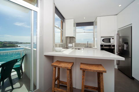 Gorgeous Coogee Views 2 Beds WT21 - Accommodation Directory 4