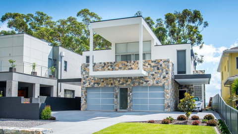 SUNSET@CORLETTE - Accommodation Directory 2