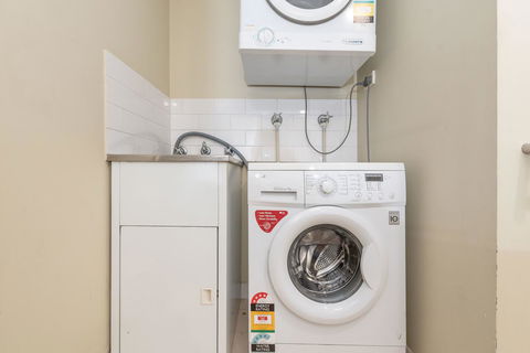 Classic 2 BR Apt In Pyrmont - Accommodation Directory 21