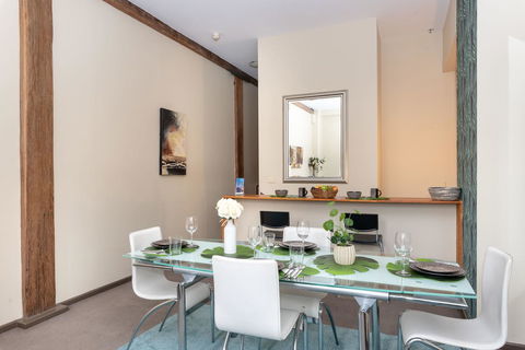 Classic 2 BR Apt In Pyrmont - Accommodation Directory 4