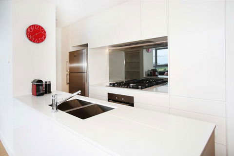 Gadigal Groove - Modern And Bright 3BR Executive Apartment In Zetland With Views - Accommodation Directory 3