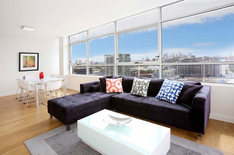 Gadigal Groove - Modern And Bright 3BR Executive Apartment In Zetland With Views - Accommodation Directory 0