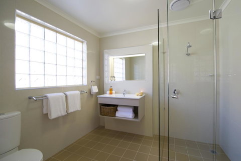 Marty's @ Little Beach - Accommodation Directory 12