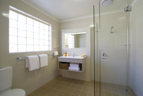 Marty's @ Little Beach - Accommodation Directory 1