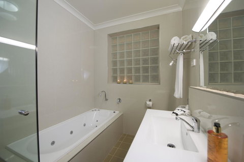 Marty's @ Little Beach - Accommodation Directory 19