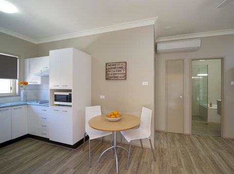 Marty's @ Little Beach - Accommodation Directory 18