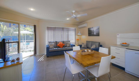 Marty's @ Little Beach - Accommodation Directory 14