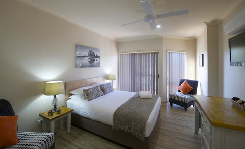 Marty's @ Little Beach - Accommodation Directory 25
