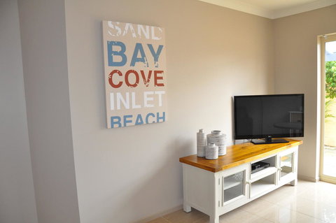 Marty's @ Little Beach - Accommodation Directory 29