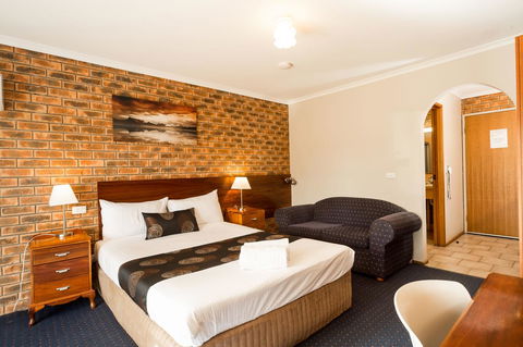 Hume Country Motor Inn - Accommodation Directory 3