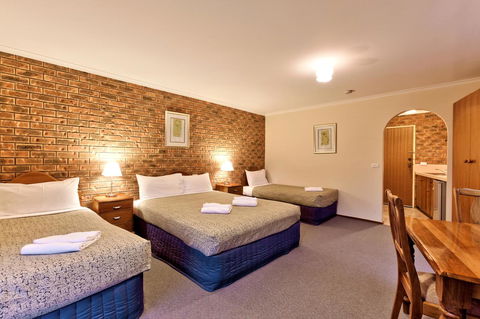 Hume Country Motor Inn - Accommodation Directory 43