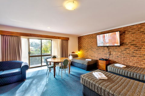 Hume Country Motor Inn - Accommodation Directory 16