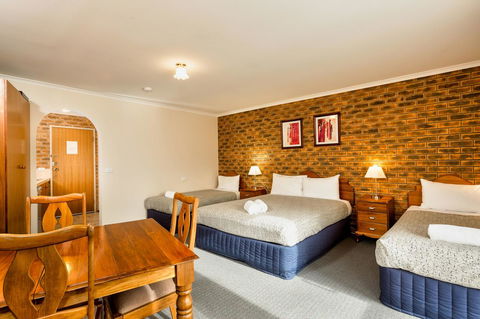 Hume Country Motor Inn - Accommodation Directory 5