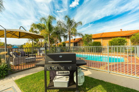 Hume Country Motor Inn - Accommodation Directory 2