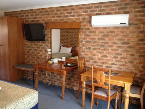 Hume Country Motor Inn - Accommodation Directory 19