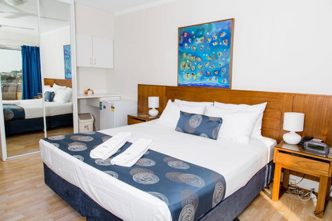 Cullen Bay Resorts - Accommodation Directory 7