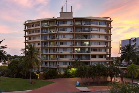 Cullen Bay Resorts - Accommodation Directory 12