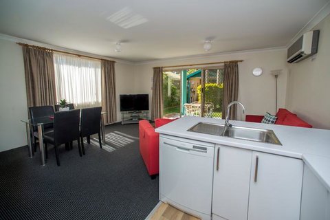 Beaches Serviced Apartments - Accommodation Directory 19