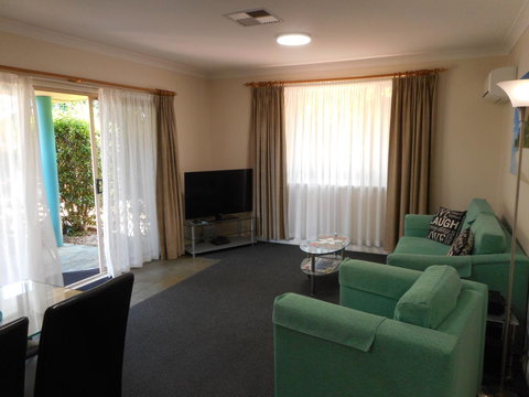 Beaches Serviced Apartments - Accommodation Directory 27
