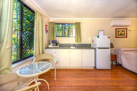 Oasis Tourist Park - Accommodation Directory 6
