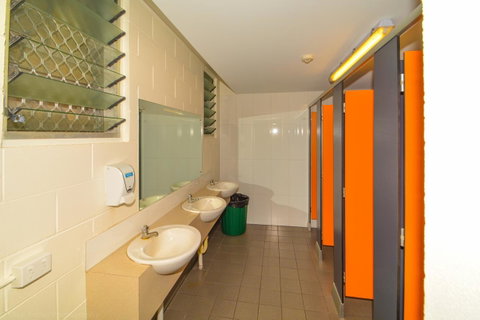 Chillis Backpackers - Accommodation Directory 9