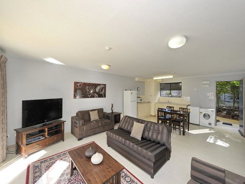Nelson Bay Breeze - Accommodation Directory 9