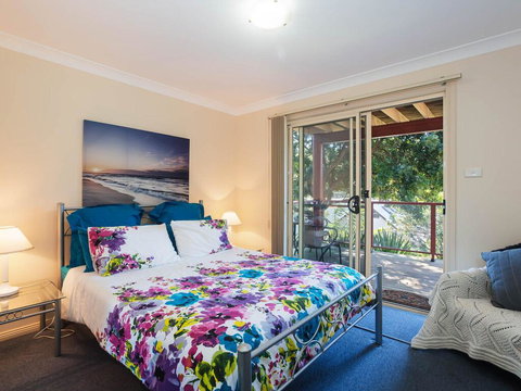 Bonito At Bagnalls Beach' 1/6 Bonito Street - Pet Friendly, Air Conditioning - Accommodation Directory 1