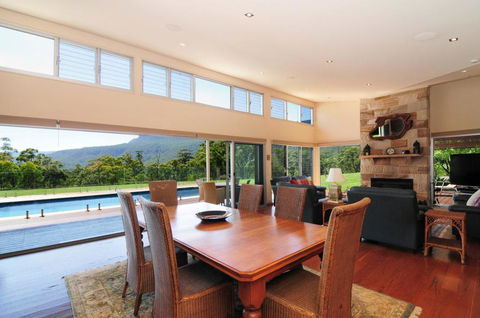 Bottlebrush Lodge - Great Views And A Pool! - Accommodation Directory 2