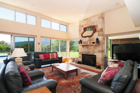 Bottlebrush Lodge - Great Views And A Pool! - Accommodation Directory 0
