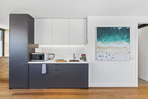 Brand New Beachside Studio Apartment - Accommodation Directory 3
