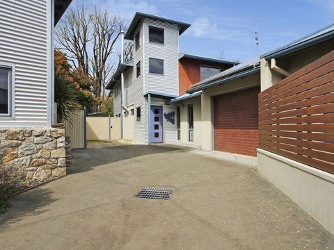 Breakaway Bright - Superb Townhouse - Accommodation Directory 0