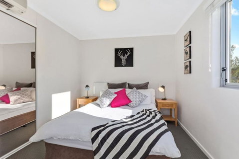 Bright Central Pad With Rooftop Pool, Gym & Parking - Accommodation Directory 2