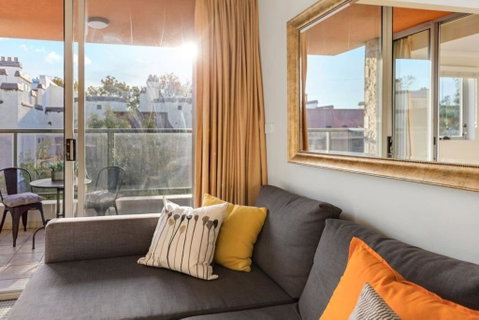 Bright Central Pad With Rooftop Pool, Gym & Parking - Accommodation Directory 3
