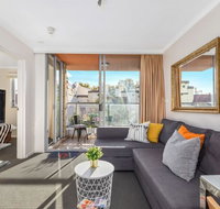 Bright Central Pad with Rooftop Pool Gym  Parking - Accommodation Directory