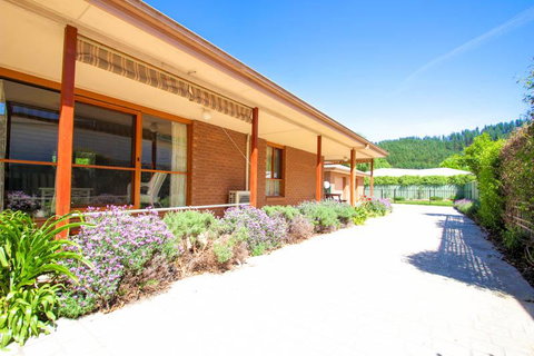 Bright Country Home - Accommodation Directory 3