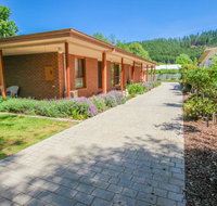 Bright Country Home - Accommodation Directory