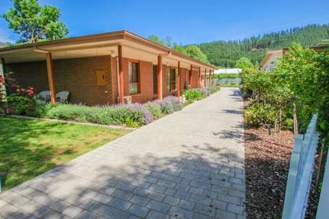 Bright Country Home - Accommodation Directory 0