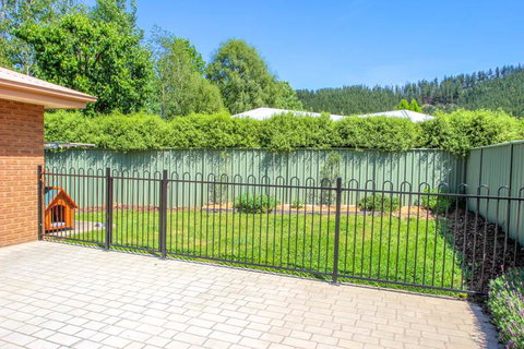 Bright Country Home - Accommodation Directory 1