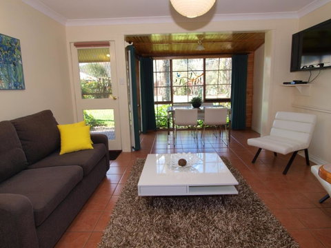 Bright Highland Valley Cottages - Accommodation Directory 0