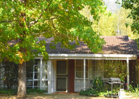 Bright Highland Valley Cottages - Accommodation Directory 3