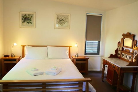 Bright Woodlands Retreat - Accommodation Directory 0