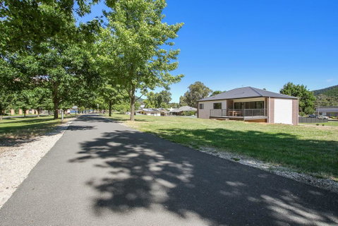 BrightAway - Accommodation Directory 0