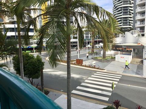 Broadbeach Private Apt With CHA - Accommodation Directory 0