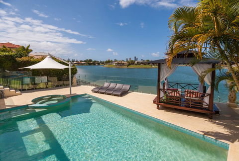 Broadbeach Waterfront Holiday House - Accommodation Directory 2